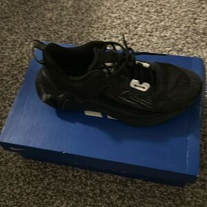 Men’s basketball shoes size 7.5